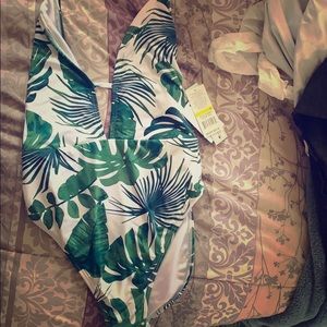 New with tags medium but it fits like a small